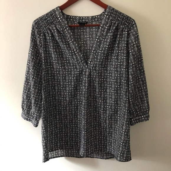 Ann Taylor Patterned V Neck 3/4 Sleeve Blouse - Picture 1 of 6